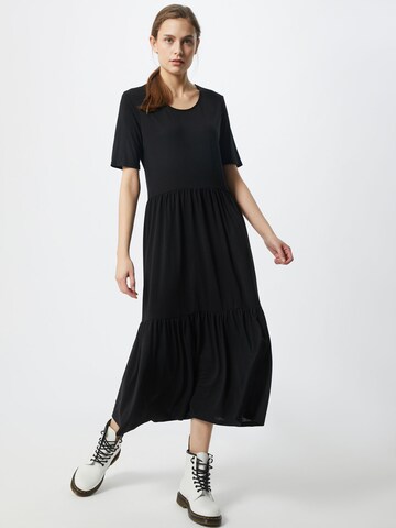 Rochie 'Dalila Frosty' de la JDY pe negru: față