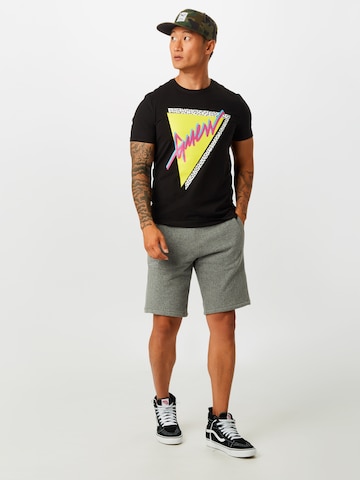 Superdry Regular Shorts in Grau