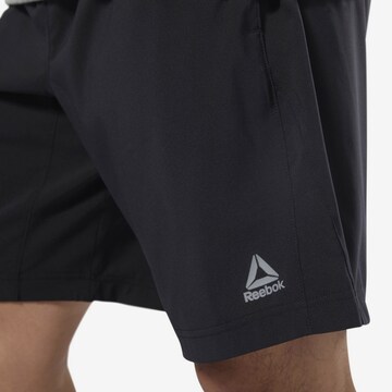 Reebok Regular Shorts 'WOR' in Schwarz