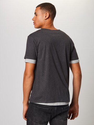 T-Shirt Urban Classics en gris : derrière