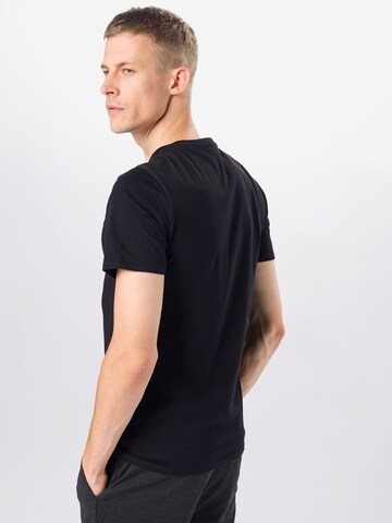 GUESS Regular Fit T-Shirt in Schwarz