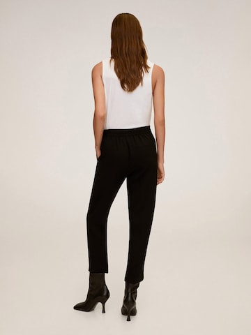 Regular Pantalon 'Semiflu' MANGO en noir