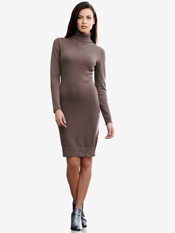 heine Knitted dress in Brown: front
