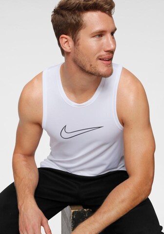 T-Shirt fonctionnel NIKE en blanc