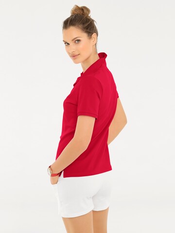Tricou de la heine pe roșu
