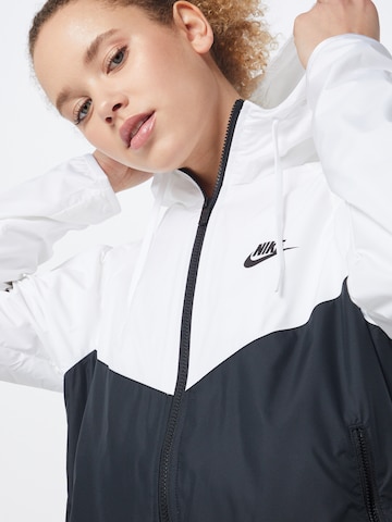 Nike Sportswear Between-season jacket in Black