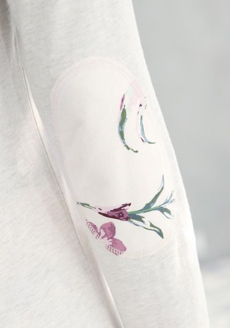 BUFFALO Langärmliger Pyjama mit Blumenprint in Beige