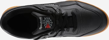 Baskets basses Reebok en noir : au dessus