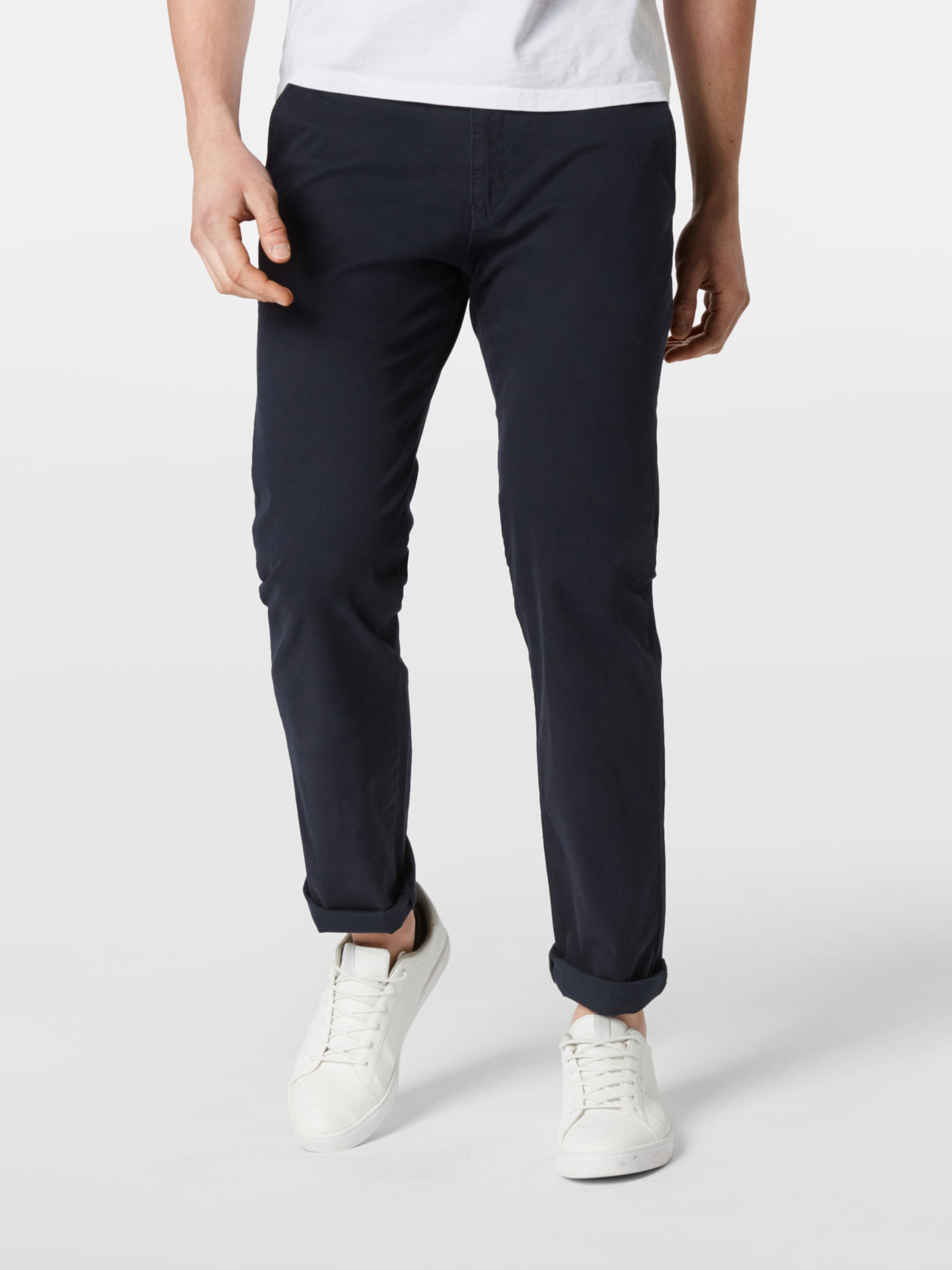 bugatti Chino in de kleur Donkerblauw: Vooraanzicht