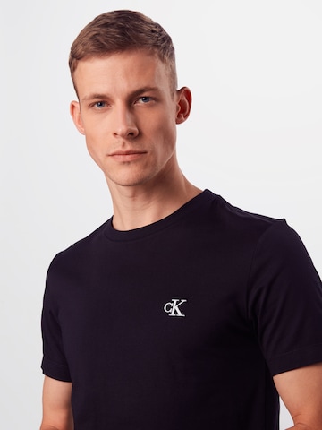 Coupe regular T-Shirt 'Essential' Calvin Klein Jeans en noir