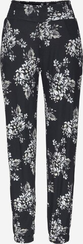 LASCANA Loose fit Trousers in Black: front