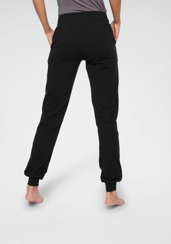 OCEAN SPORTSWEAR Tapered Yogahose in Schwarz