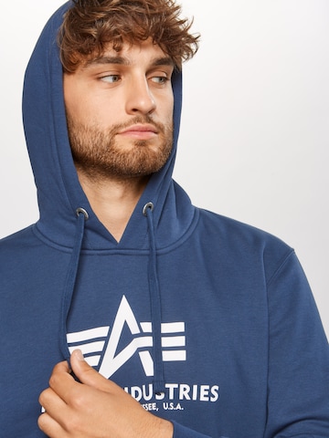 ALPHA INDUSTRIES Sweatshirt in Blau