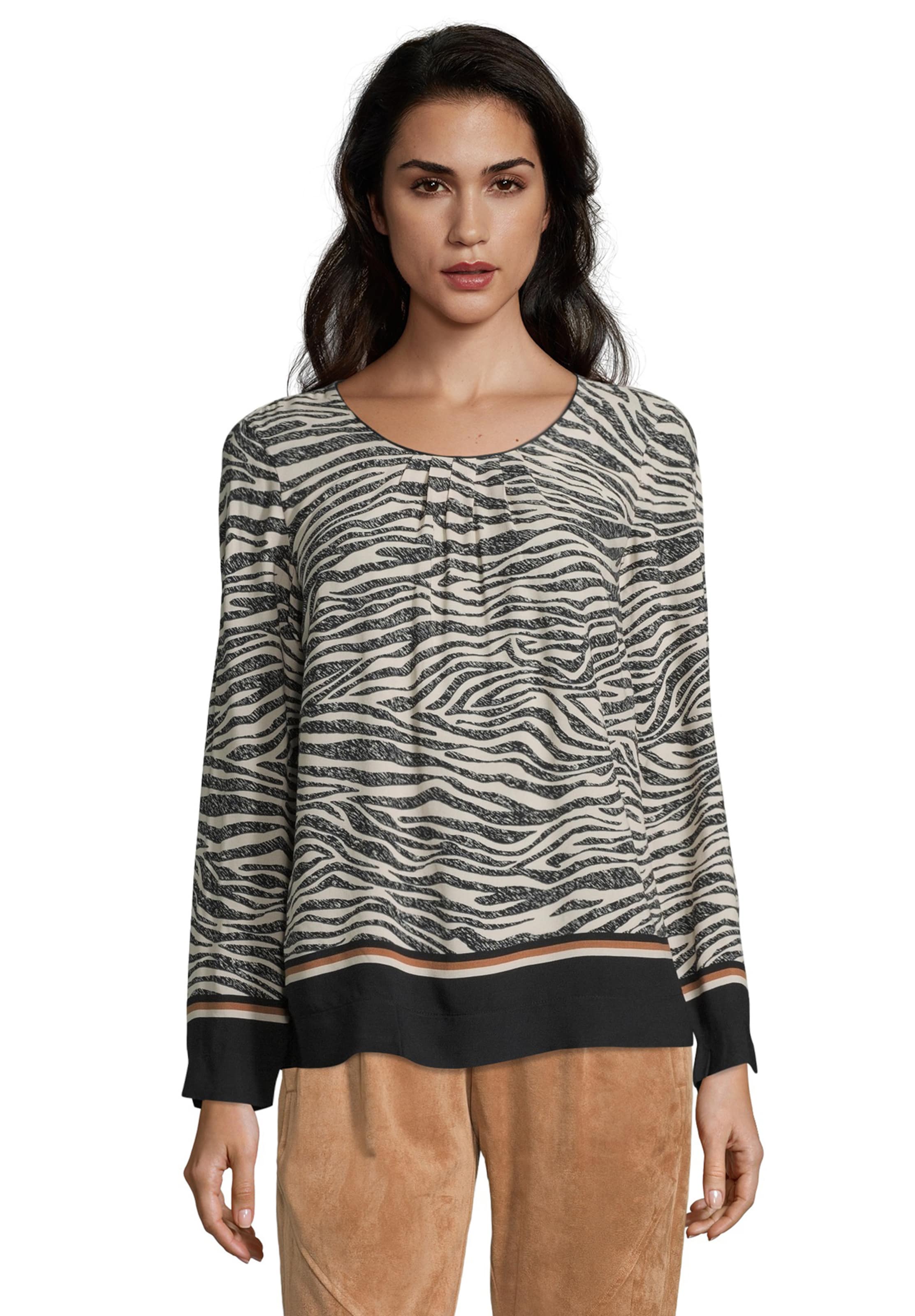 Betty & Co Blouse in Black: front