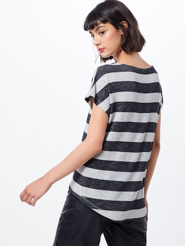T-shirt VERO MODA en noir : derrière