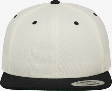 Cappello da baseball di Flexfit in bianco