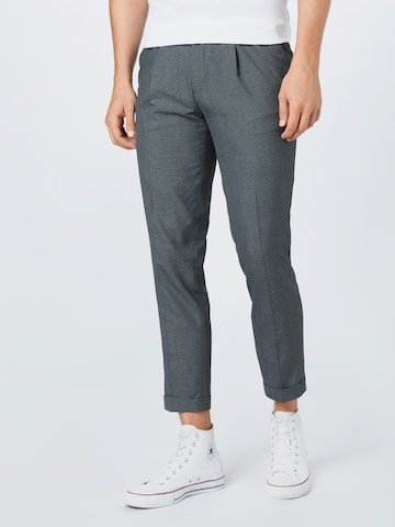 BURTON MENSWEAR LONDON Slimfit Kalhoty se sklady v pase – šedá: přední strana