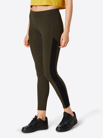 Urban Classics Skinny Leggings in Green: front