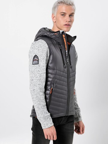 Veste mi-saison 'Storm' Superdry en gris : devant