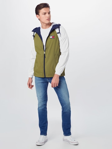 Tommy Jeans Regular fit Prehodna jakna | zelena barva