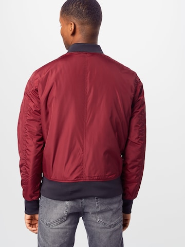 Veste mi-saison Urban Classics en rouge : derrière