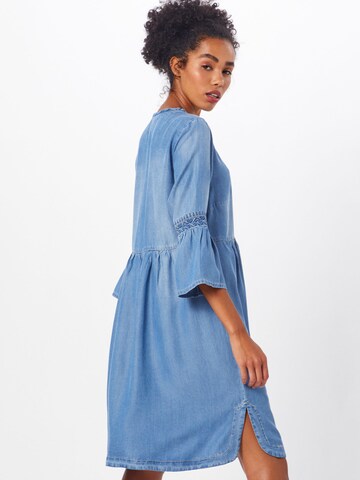 Rochie 'Lussa' de la Cream pe albastru: spate