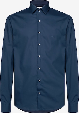 Calvin Klein Přiléhavý střih Společenská košile – modrá: přední strana