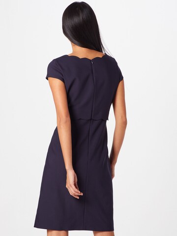 Robe fourreau COMMA en bleu : derrière