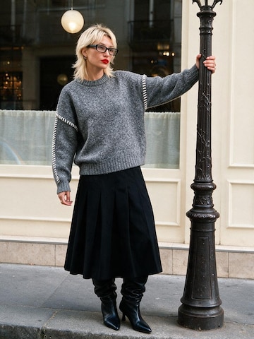 Chic Pleated Skirt Look