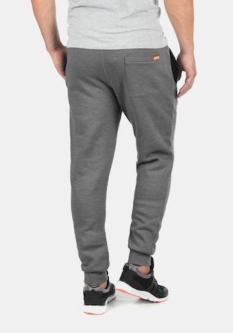 !Solid Tapered Jogginghose 'Benn' in Grau