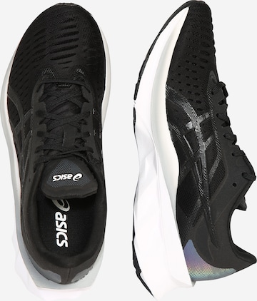 melns ASICS Skriešanas apavi 'Novablast'