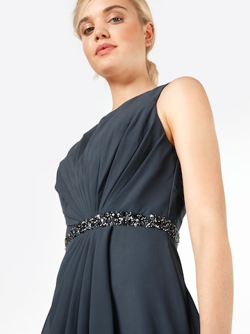 Rochie de cocktail de la mascara pe gri