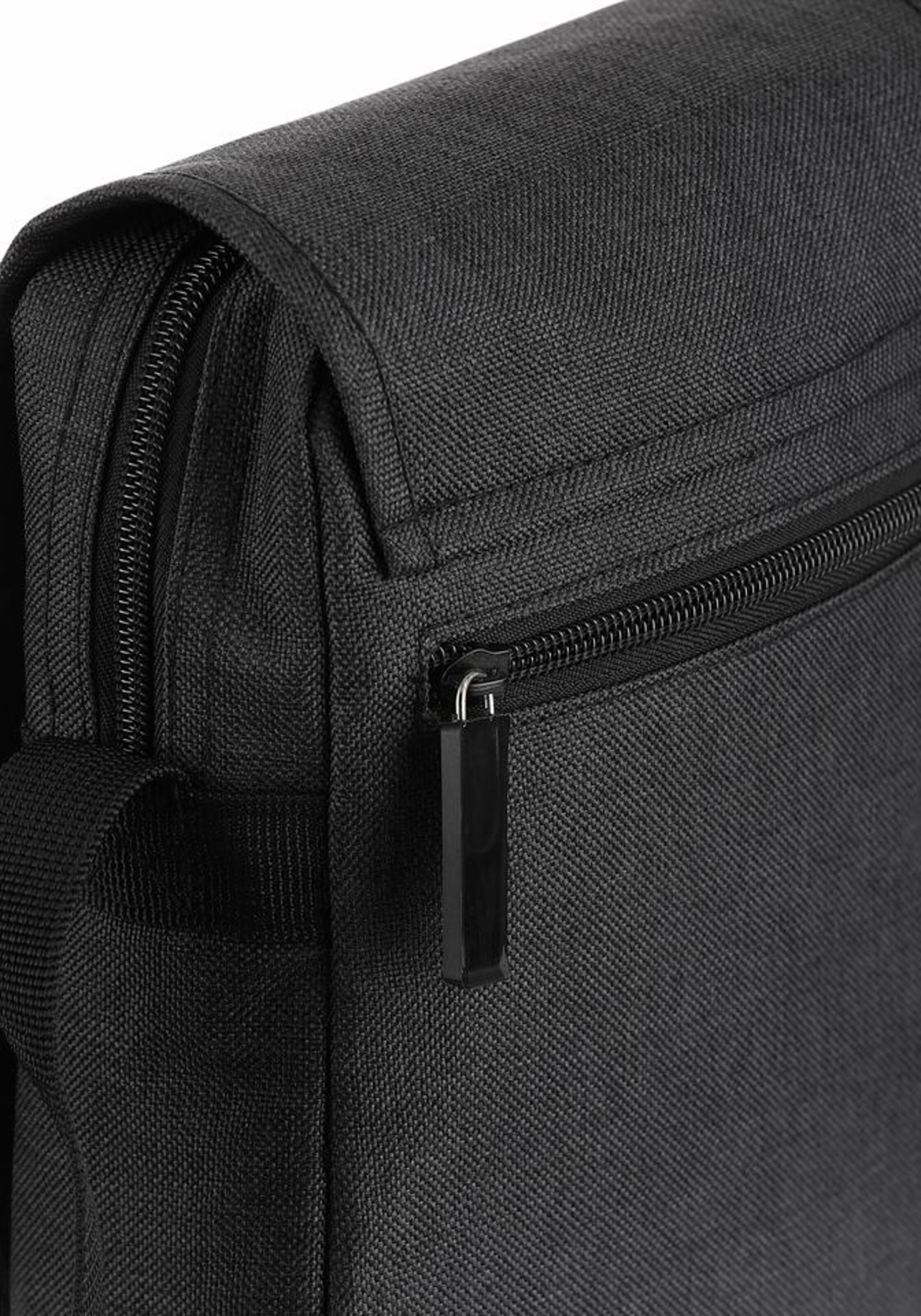 KangaROOS Crossbody Bag in Black