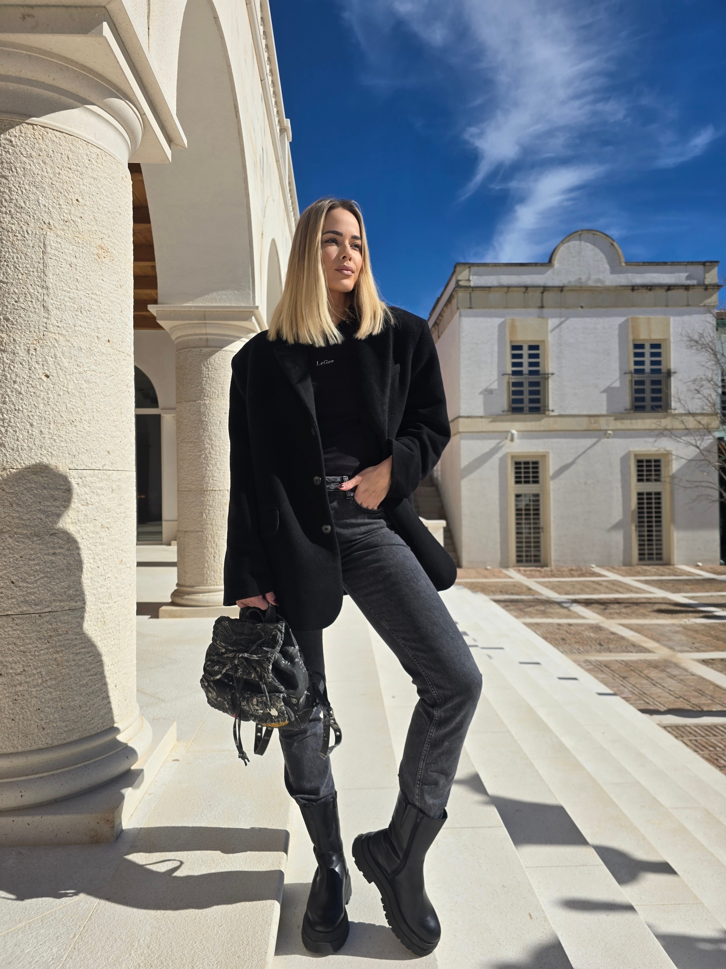 Antonija - All Black Look