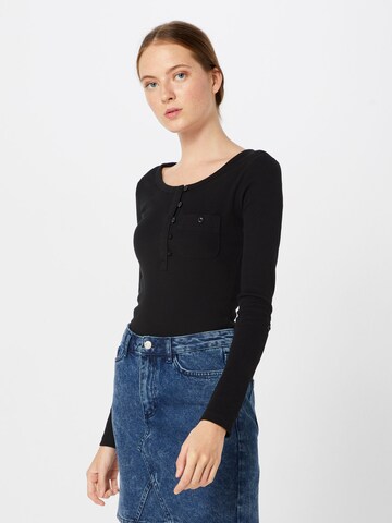 Urban Classics T-shirt i svart: framsida