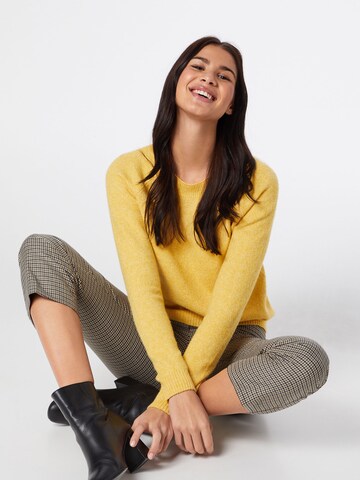 VERO MODA Sweater 'VMDoffy' in Yellow