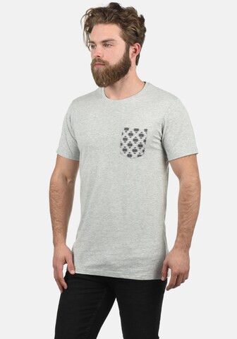 T-Shirt 'Ilari' !Solid en gris : devant