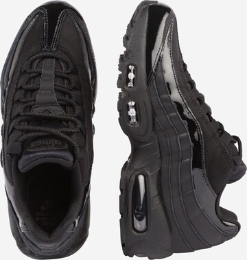 Baskets basses 'Air Max 95' Nike Sportswear en noir : sur le côté