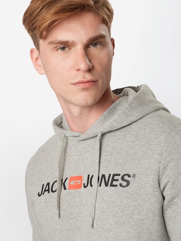 JACK & JONES Sweatshirt i grå
