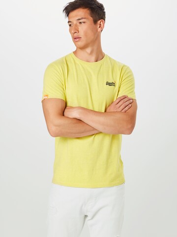 Coupe regular T-Shirt Superdry en jaune : devant