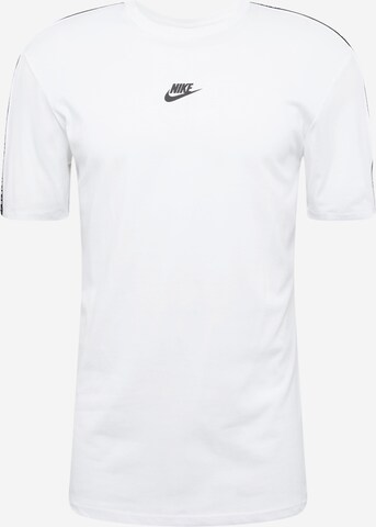 Coupe regular T-Shirt 'REPEAT' Nike Sportswear en blanc : devant