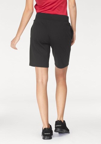 EASTWIND Regular Shorts in Schwarz