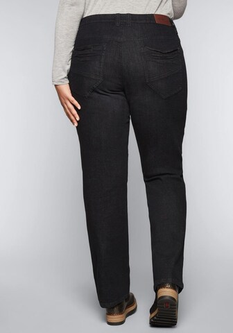 SHEEGO Regular Jeans in Schwarz