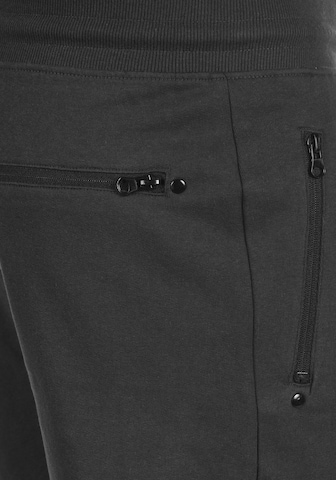 !Solid Regular Sweatshorts 'Taras' in Schwarz