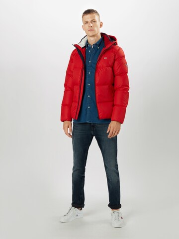 Tommy Jeans Regular fit Zimska jakna | rdeča barva