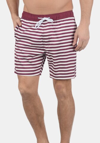 BLEND Board Shorts 'Leo' in Red: front