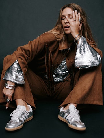 Brown Jacket And Pants Look