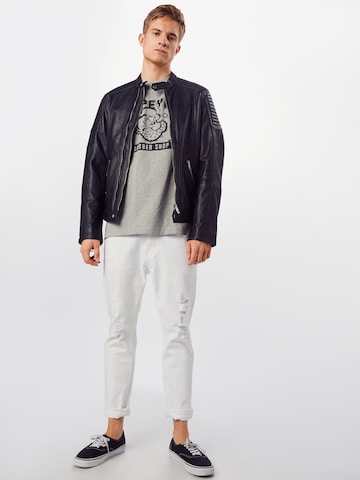 Merchcode - Camiseta 'Popeye Barber Shop' en gris