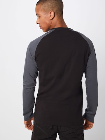 T-Shirt ALPHA INDUSTRIES en noir : derrière