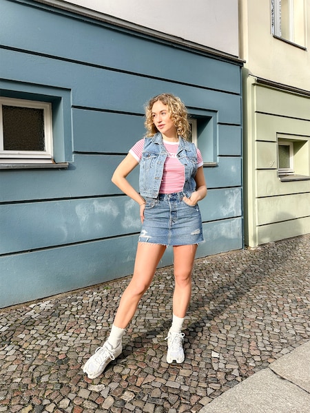 Alex - Pink Jeans Look by Levis